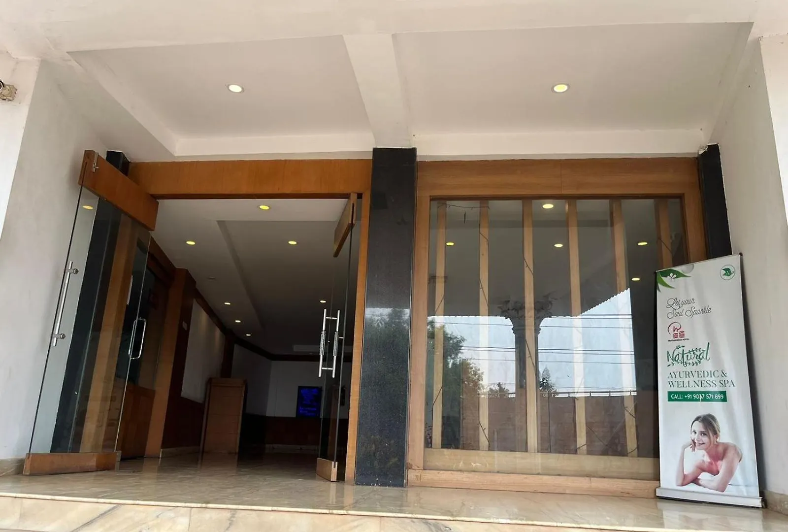 Pratheeksha International Hotel Mattul